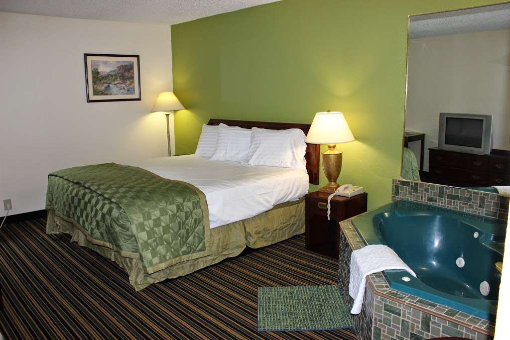 Claremont Inn & Suites | 3054 N Oxford St, Claremont, NC 28610, USA | Phone: (828) 615-7551