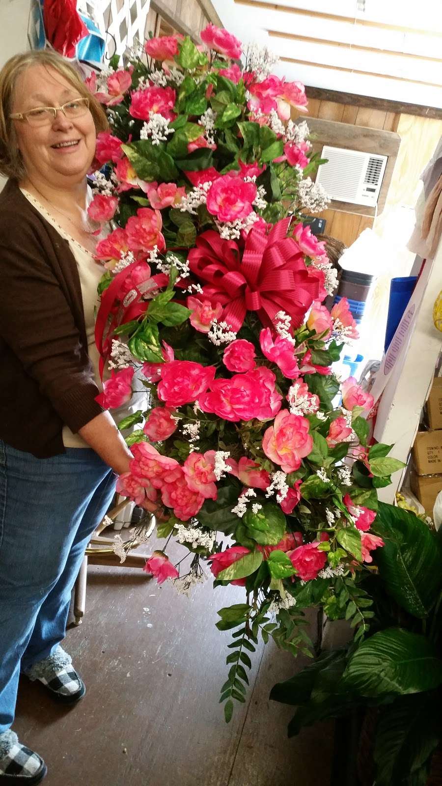 Lanells Flowers & Gifts | 8441 C E King Pkwy, Houston, TX 77044, USA | Phone: (281) 458-3688