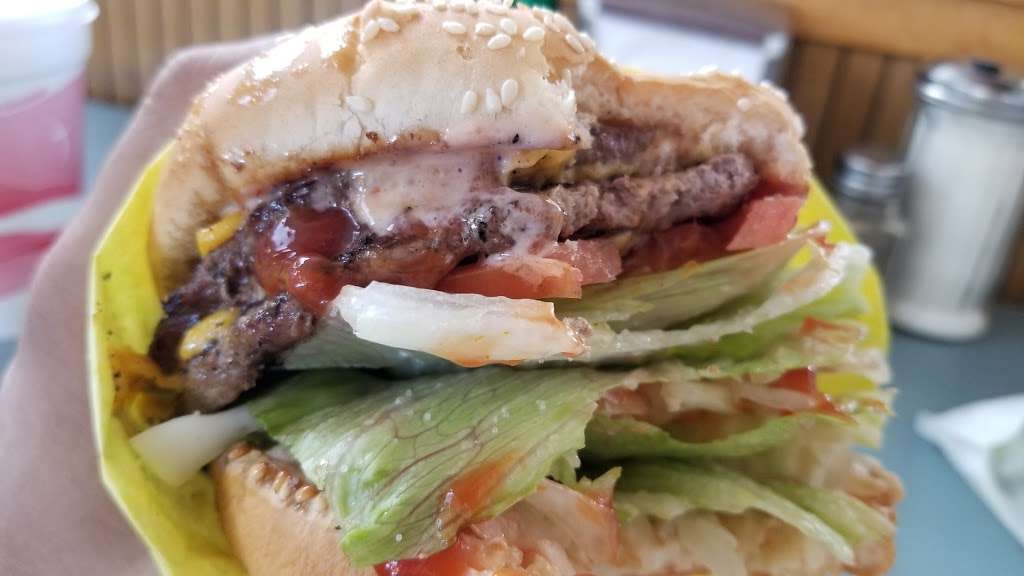Classic Burgers Cafe | 14901 Alondra Blvd, La Mirada, CA 90638, USA | Phone: (714) 994-2260