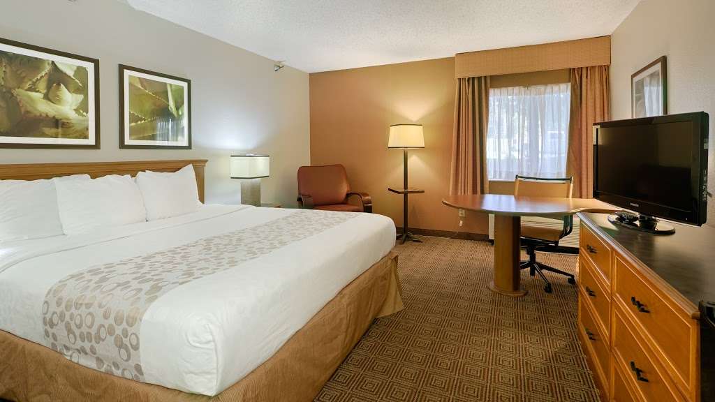 La Quinta Inn Kansas City North | 2214 Taney St, North Kansas City, MO 64116 | Phone: (816) 221-1200