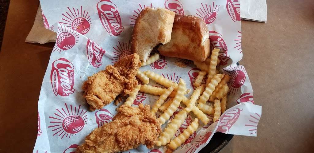 Raising Canes Chicken Fingers | 18200 Cottonwood Dr, Parker, CO 80138, USA | Phone: (303) 841-1207