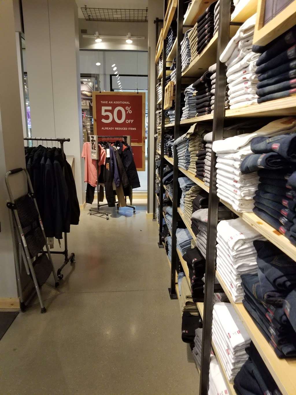 Levi's Outlet Store at Fashion Outlets of Chicago - 5220 Fashion Outlets  Way #1225, Rosemont, IL 60018