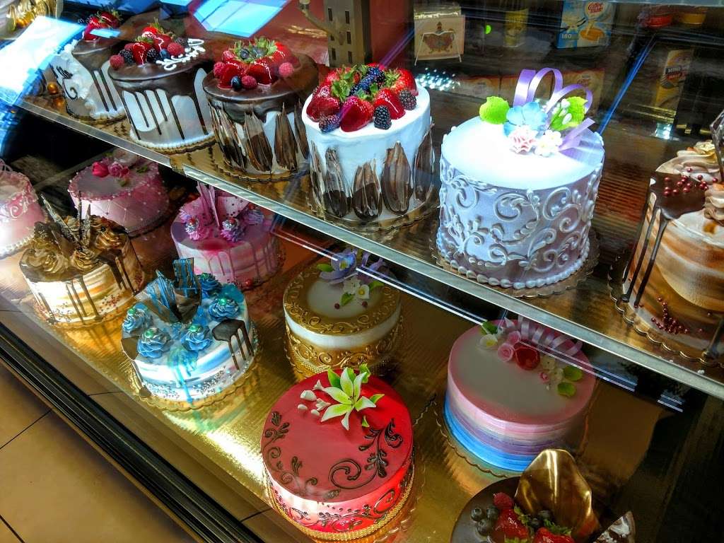 Alta Dena Express Bakery | 2801 N Glenoaks Blvd, Burbank, CA 91504, USA | Phone: (818) 588-3078