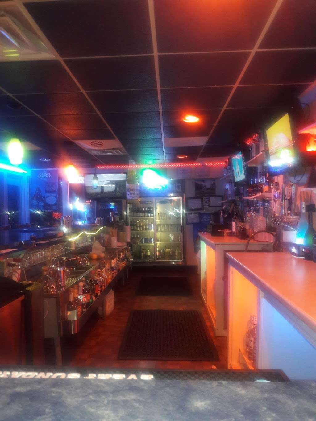 Island life sports bar & grill | 763 White Horse Pike, Atco, NJ 08004, USA | Phone: (856) 846-2919