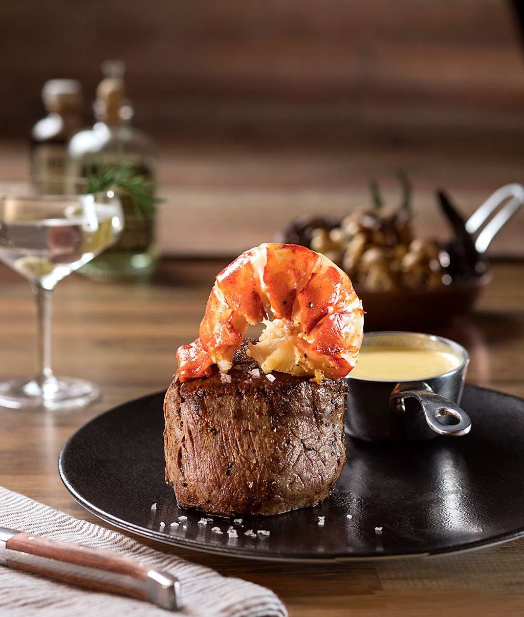 Robards Steakhouse | 2301 N Millbend Dr, The Woodlands, TX 77380, USA | Phone: (281) 364-6400