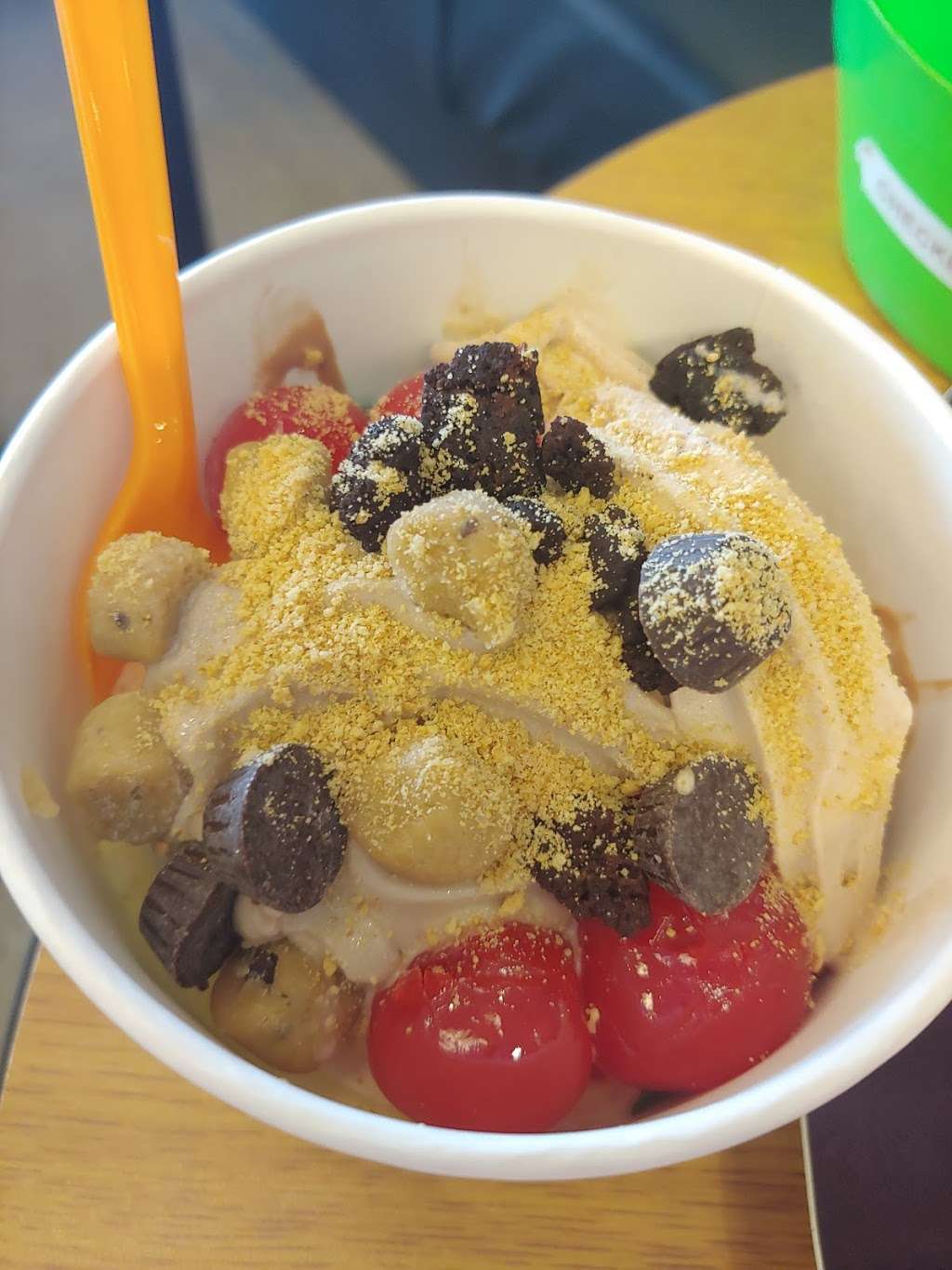 Daddy Yos Frozen Yogurt | 4874 S 74th St, Greenfield, WI 53220, USA | Phone: (414) 817-1100