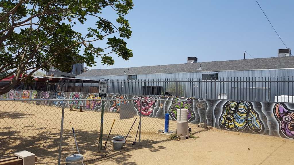 Art District Dog Park | 1004 E 4th St, Los Angeles, CA 90013, USA | Phone: (213) 924-1621