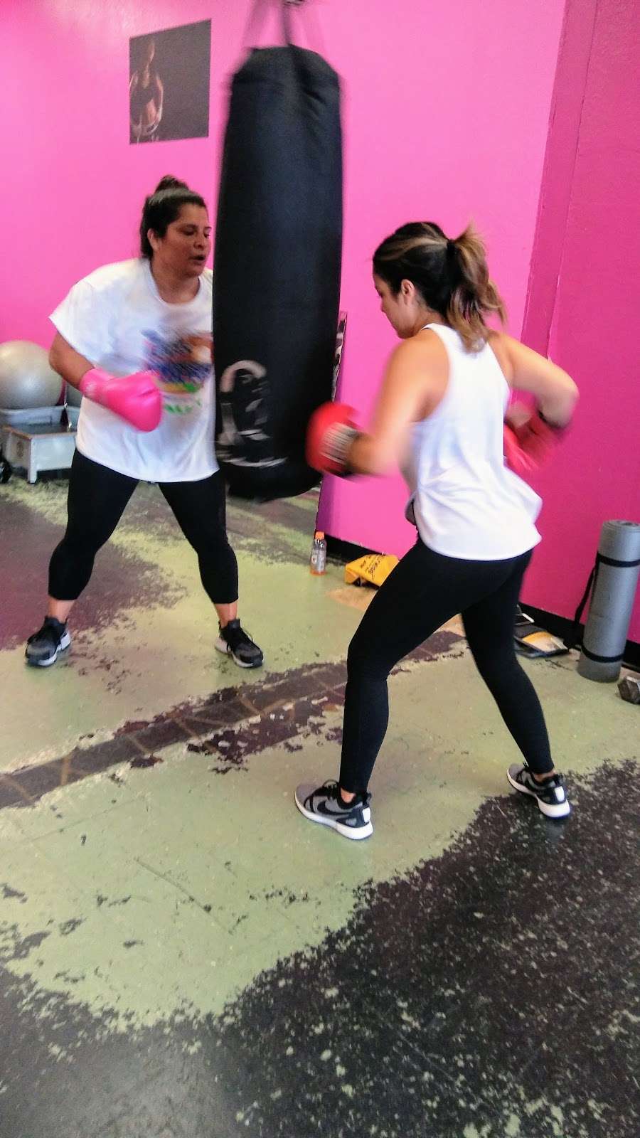 Womens Elite Boxing Club | 6423 Richmond Ave, Houston, TX 77057, USA | Phone: (832) 267-4800