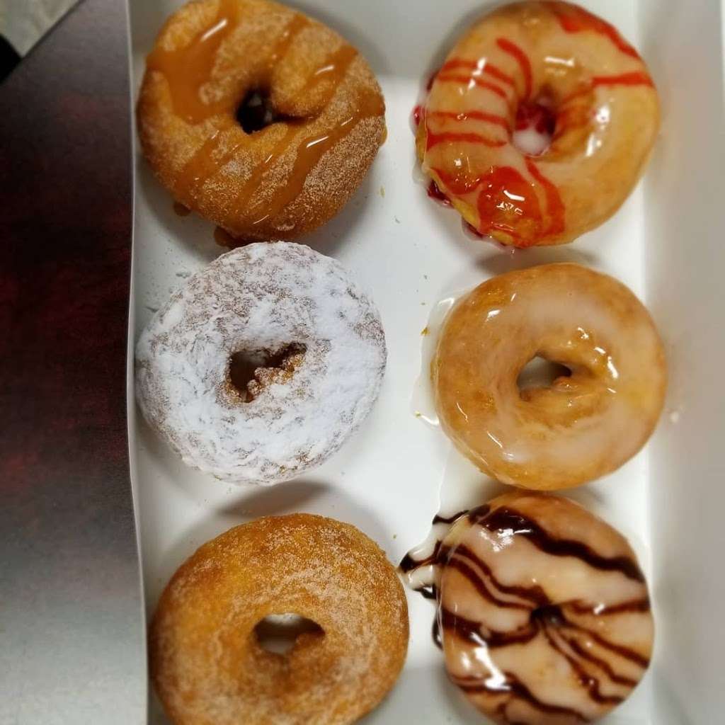 Dough Re Mi Donuts at Harris Square | 4045 Harris Square Drive, Harrisburg, NC 28075, USA | Phone: (980) 258-0843