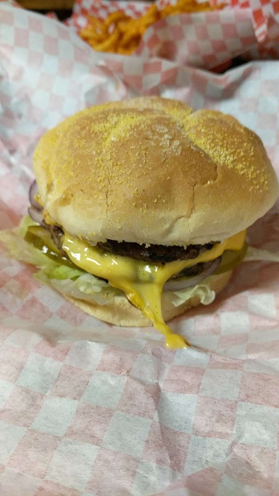 Maxs Burgers and Gyros | 8240 Wornall Rd, Kansas City, MO 64114, USA | Phone: (816) 444-6297