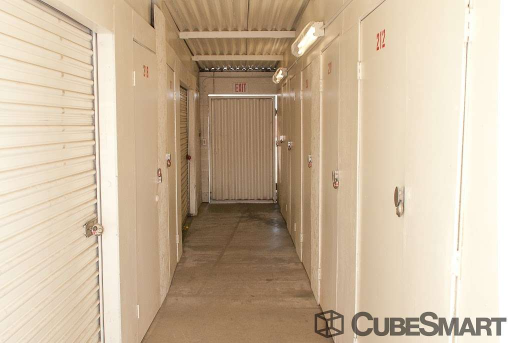 CubeSmart Self Storage | 950 N Tippecanoe Ave, San Bernardino, CA 92410, USA | Phone: (909) 885-8590