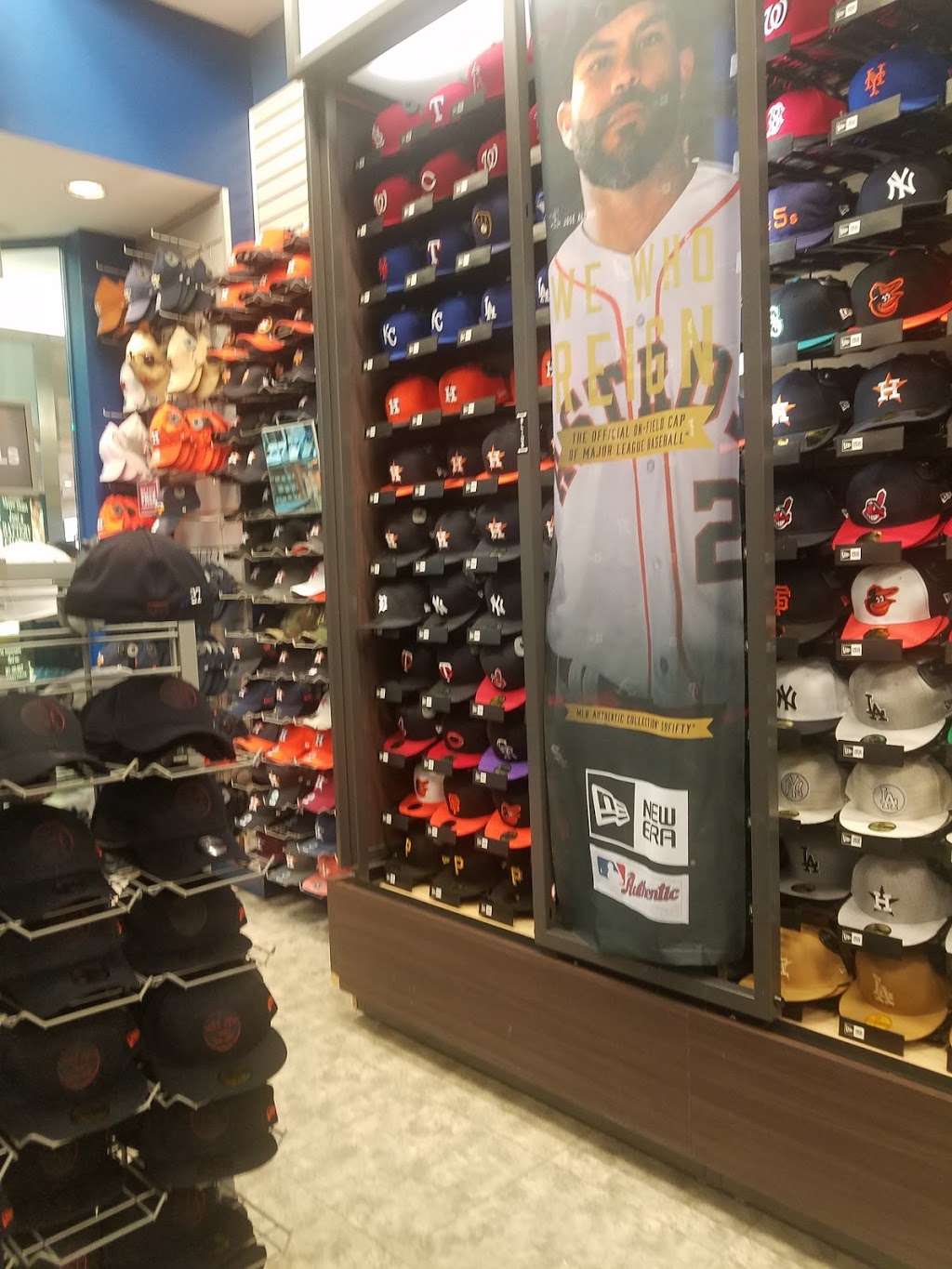 Lids | 500 Baybrook Mall SP 1212, Friendswood, TX 77546, USA | Phone: (281) 280-0422