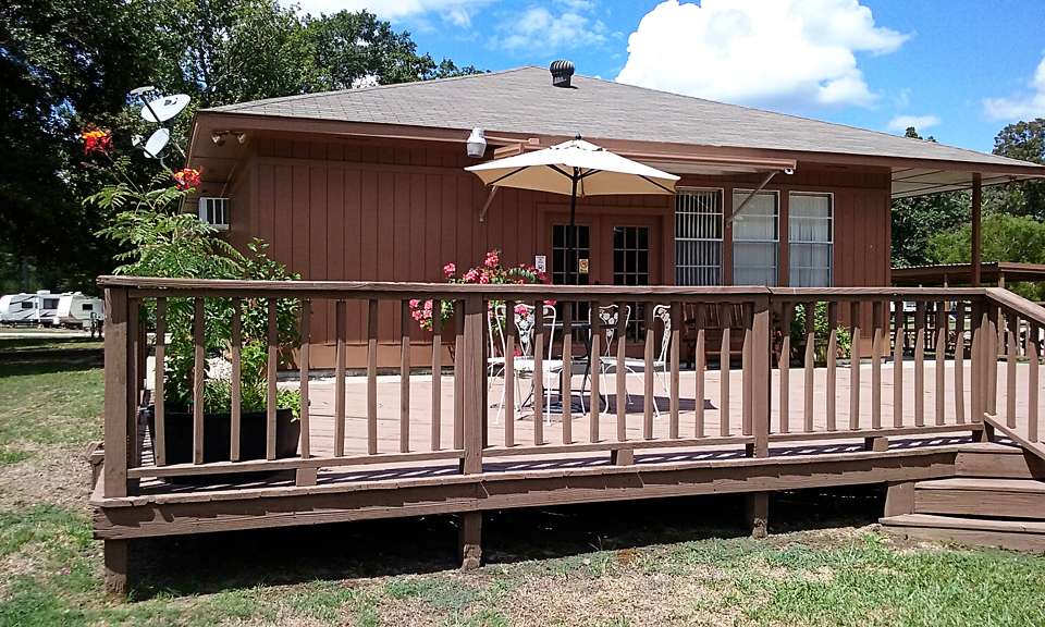 Country Place RV Park | 3043 Waukegan Rd, Conroe, TX 77306, USA | Phone: (936) 264-2854