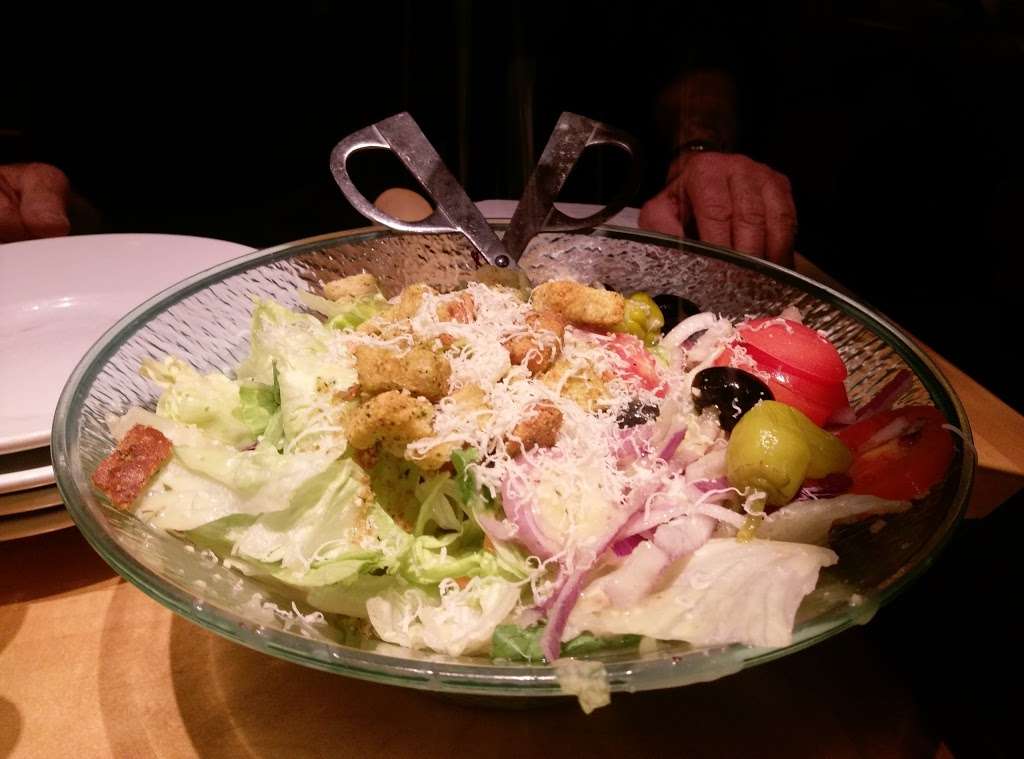 Olive Garden Italian Restaurant | 510 Woodbridge Center Dr, Woodbridge Township, NJ 07095, USA | Phone: (732) 726-3191