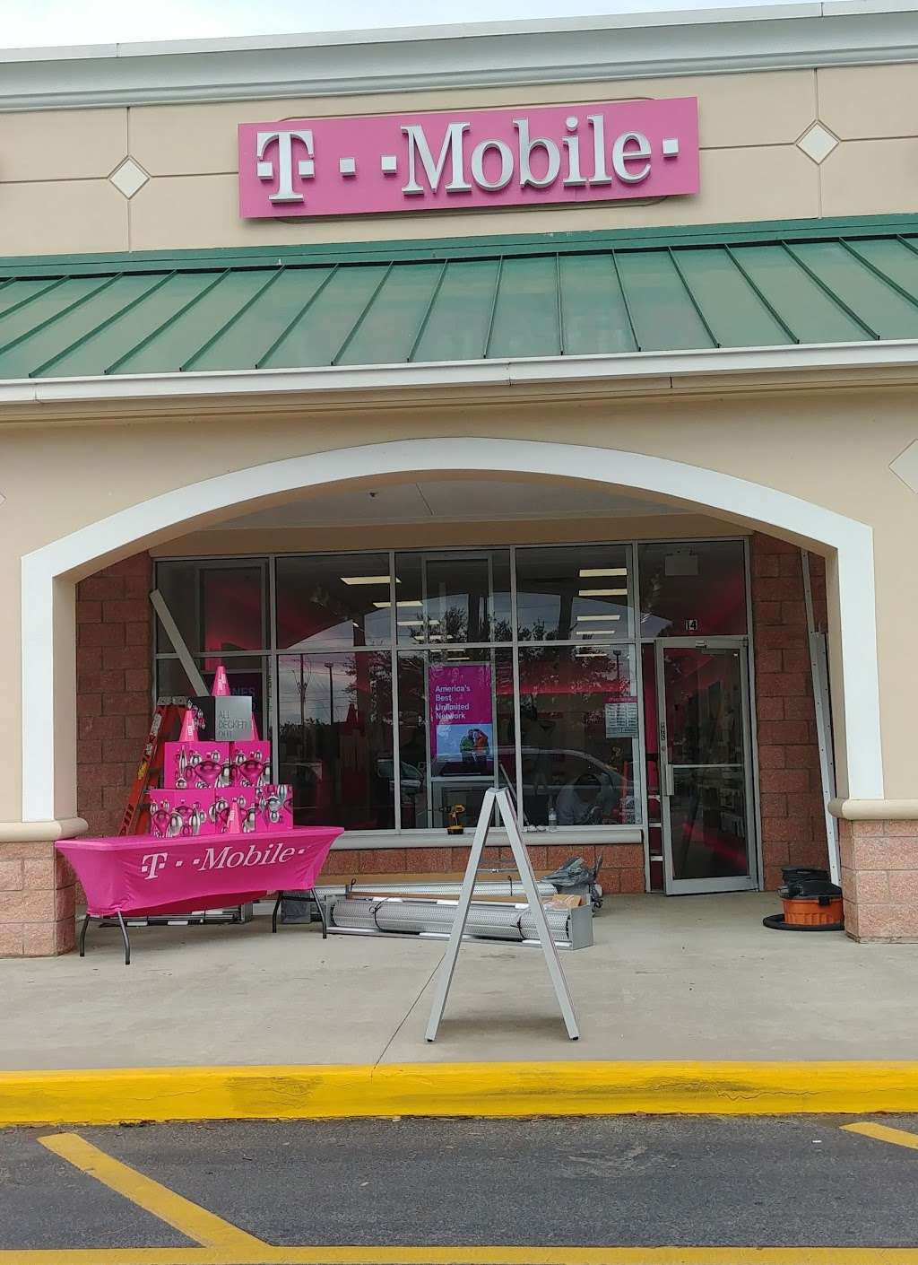 T-Mobile | 17445 US-192 Ste 14, Clermont, FL 34714, USA | Phone: (352) 432-1188