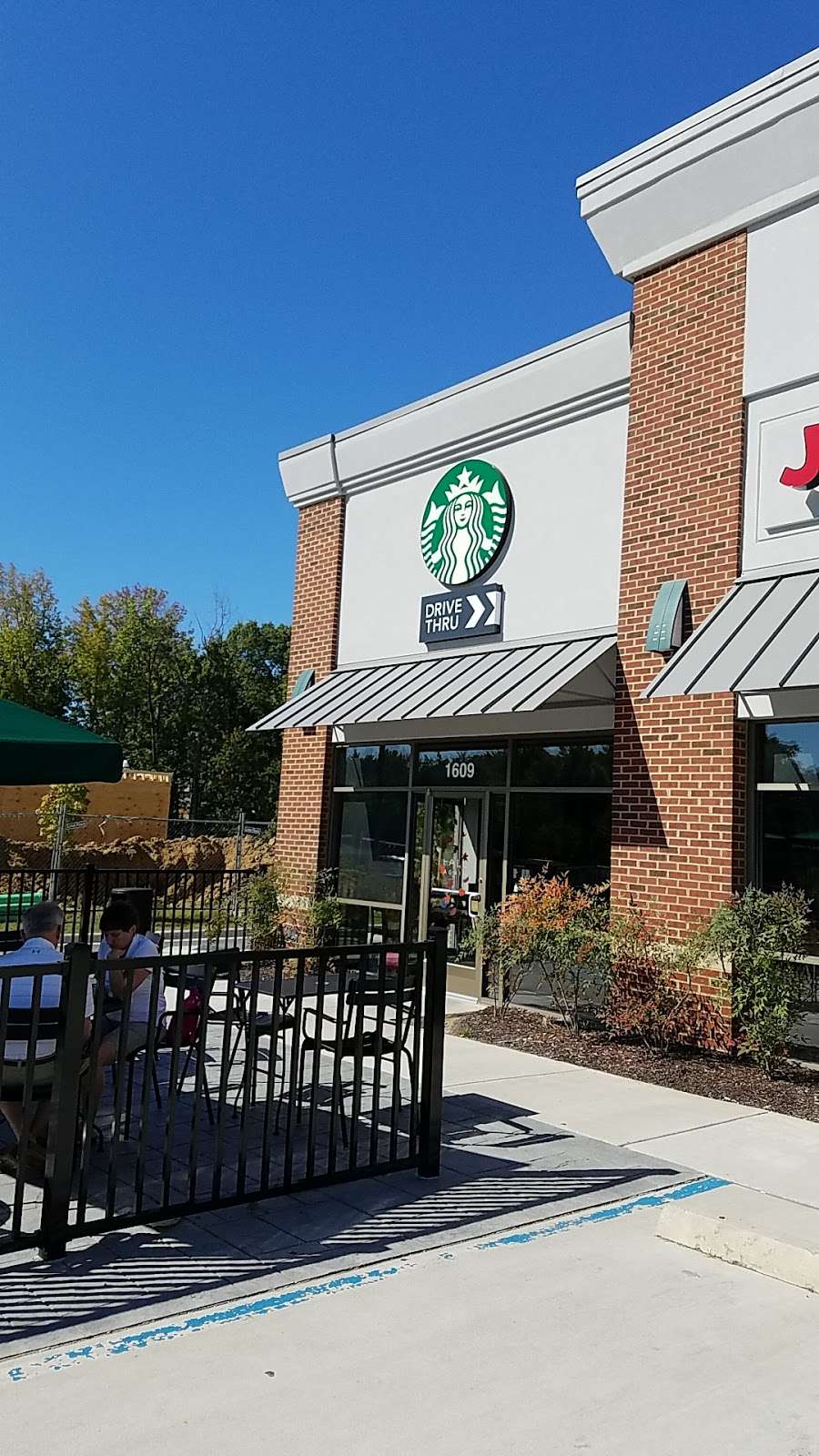 Starbucks | 1609 Jefferson Davis Hwy, Fredericksburg, VA 22401 | Phone: (540) 993-3168