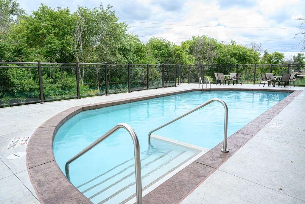 Poplar Creek Apartments | 20200 Poplar Creek Pkwy, Brookfield, WI 53045, USA | Phone: (262) 429-9266