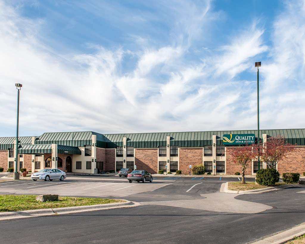 Quality Inn & Suites | 111 Lee Blvd, Shelbyville, IN 46176, USA | Phone: (317) 392-2299