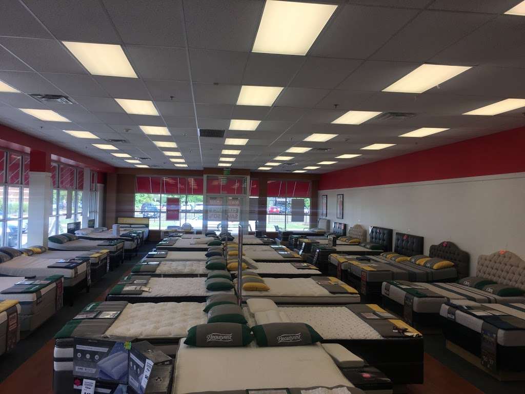 Mattress Firm Clearance | 4801 Northwest Hwy, Crystal Lake, IL 60014, USA | Phone: (815) 459-1290