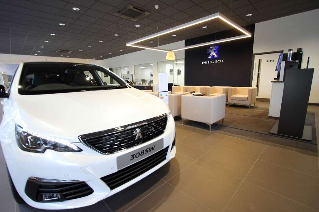 Robins & Day Peugeot Hatfield in 1 Great North Rd, Hatfield AL9 5JA, UK