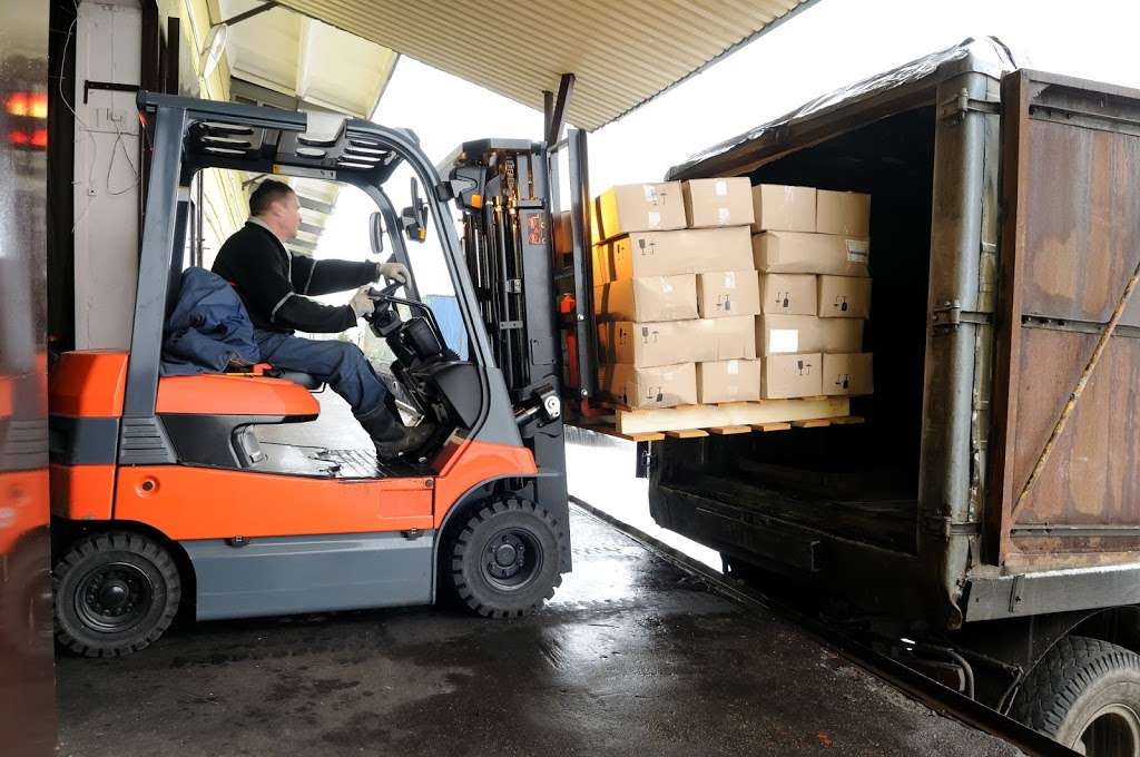 Moores Forklifts Ltd | Unit 9, Esgors Farm, High Road, Thornwood, Epping CM16 6LY, UK | Phone: 01992 575761