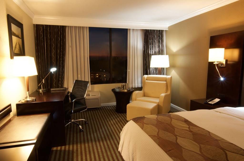 Holiday Inn Orlando East - Ucf Area | 1724 N Alafaya Trail, Orlando, FL 32826, USA | Phone: (407) 658-9008