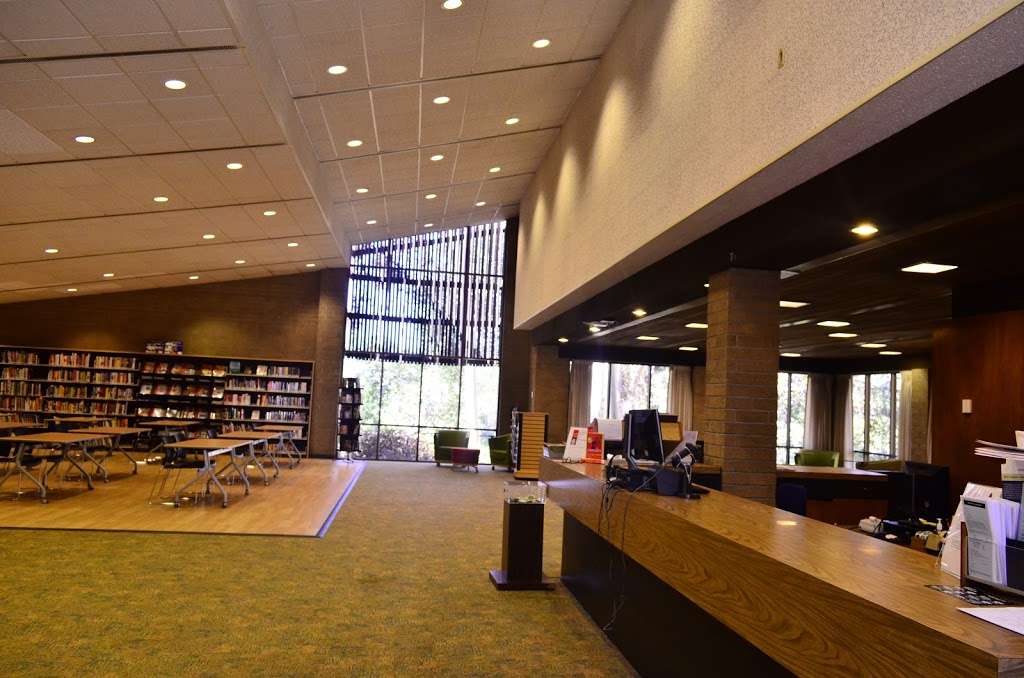 Chevy Chase Library | 3301 E Chevy Chase Dr, Glendale, CA 91206, USA | Phone: (818) 548-2046