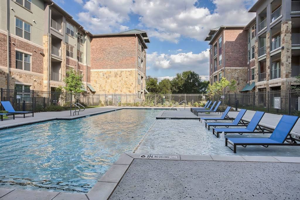 Lakeside Lofts | 11500 Lago Vista E, Farmers Branch, TX 75234, USA | Phone: (972) 869-8007