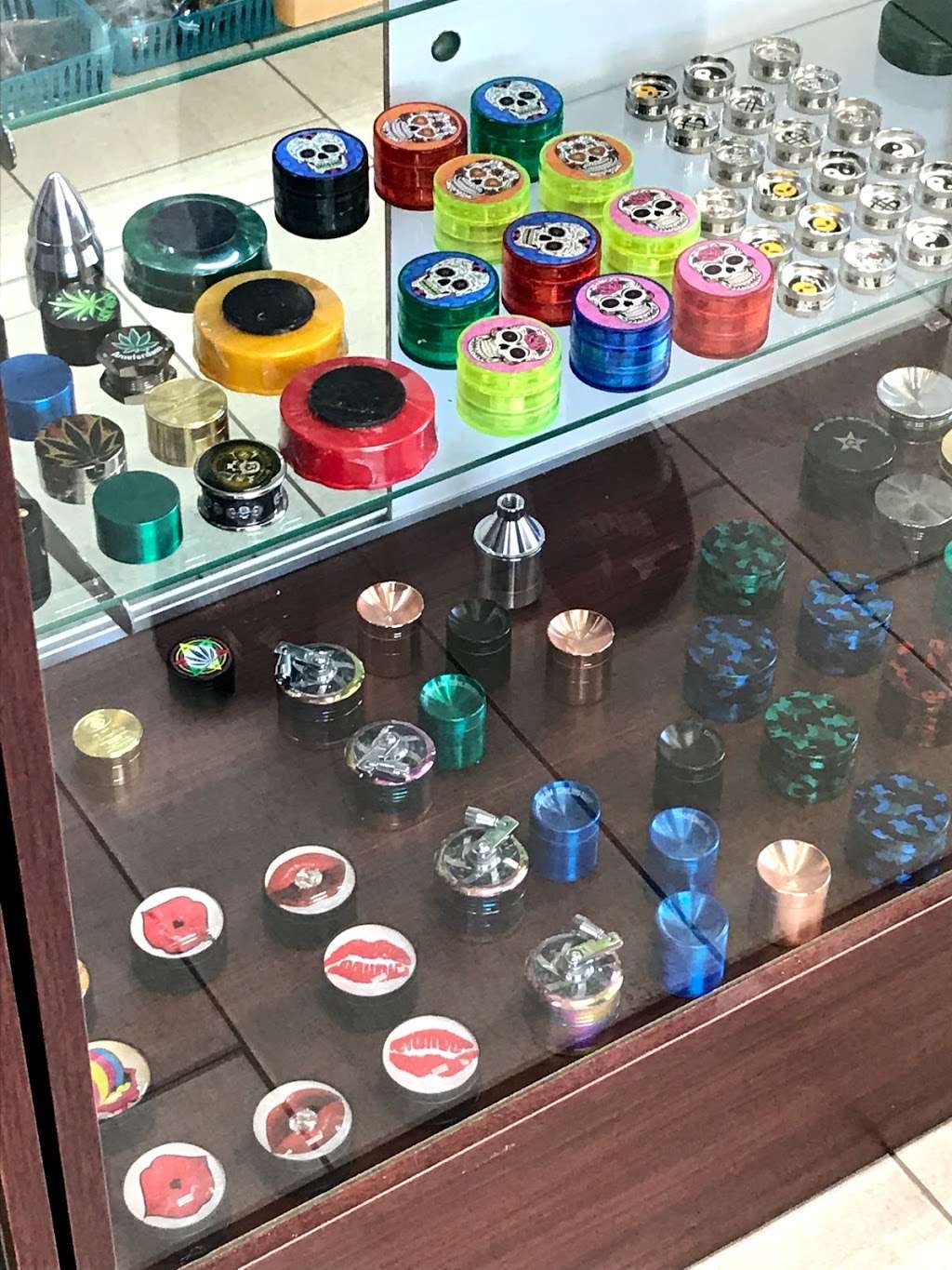 Latinos Smoke Shop | 4444 W Illinois Ave suite 109, Dallas, TX 75211, USA | Phone: (469) 570-2804