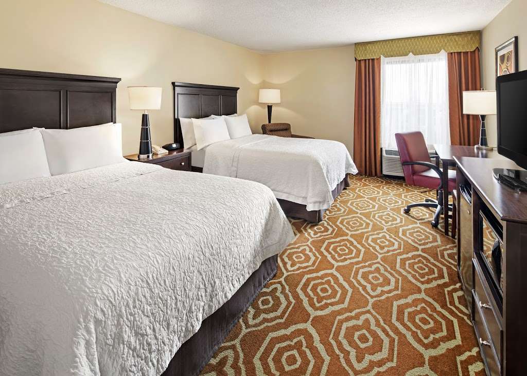 Hampton Inn & Suites Alexandria Old Town Area South | 5821 Richmond Hwy, Alexandria, VA 22303 | Phone: (703) 329-1400