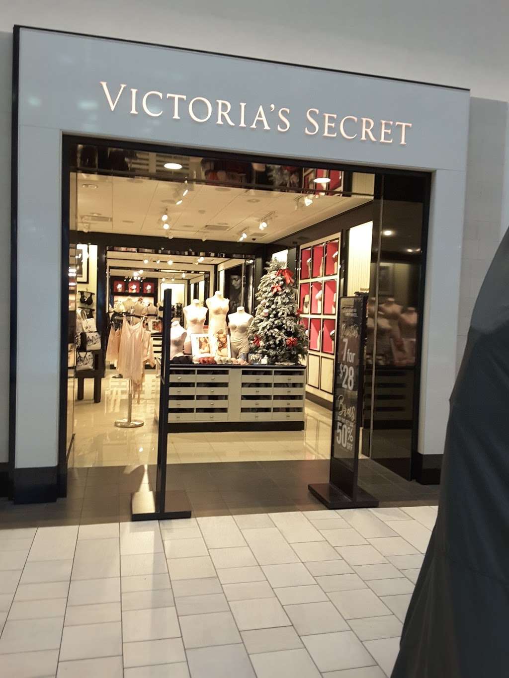 Victorias Secret & PINK | 6909 N Loop 1604 E #1128, San Antonio, TX 78247, USA | Phone: (210) 651-4632 Victorias Secret & PINK | 6909 N Loop 1604 E #1128, San Antonio, TX 78247, USA | Phone: (210) 651-4632