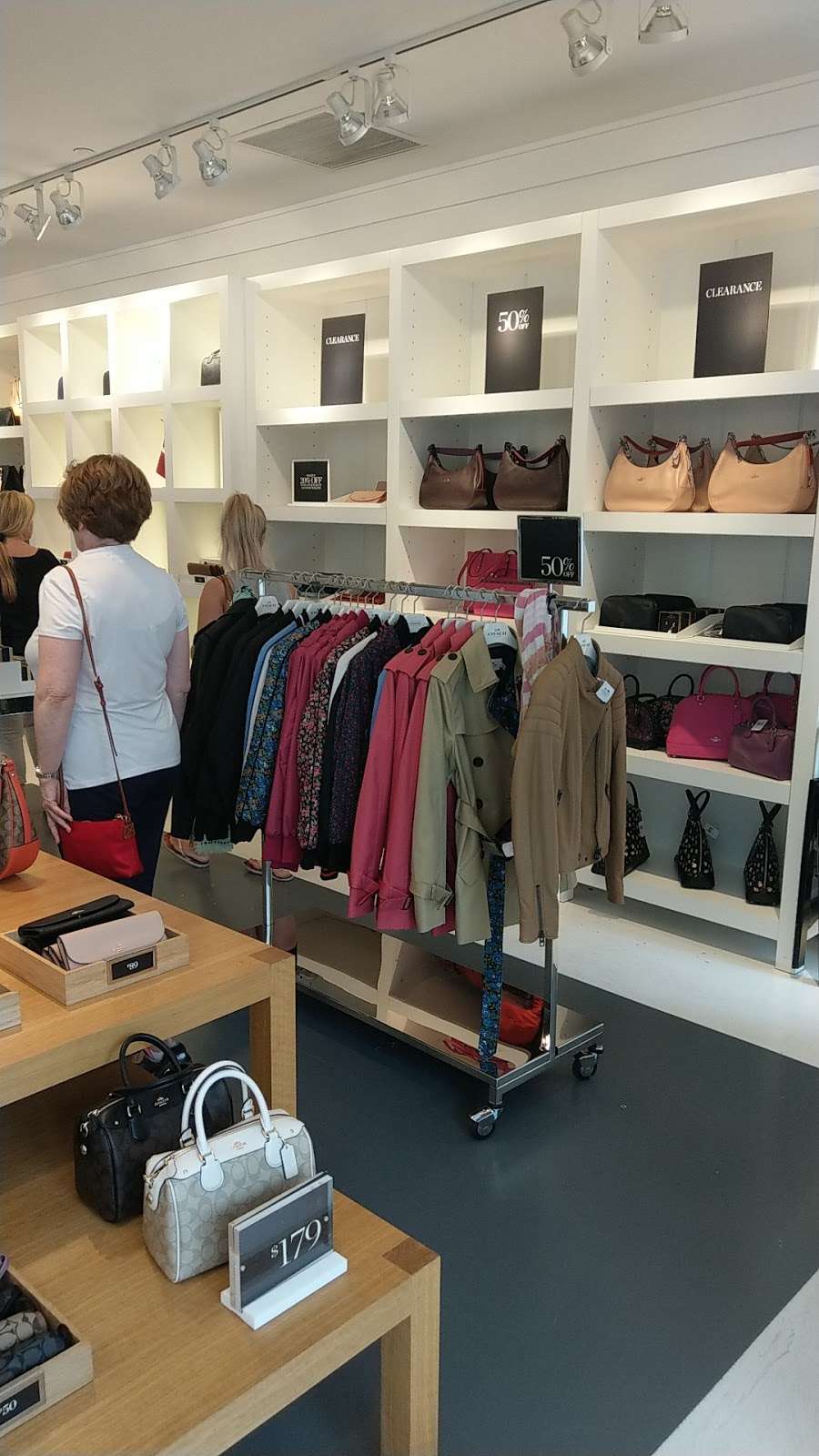 COACH LAHASKA PENNS PURCHASE FACTORY OUTLET 5861 York Road D1