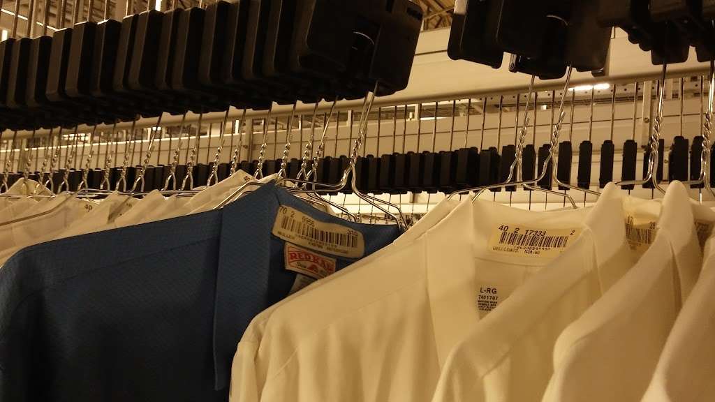 Cintas Uniform Services | 500 S Research Pl, Central Islip, NY 11722, USA | Phone: (631) 546-7060