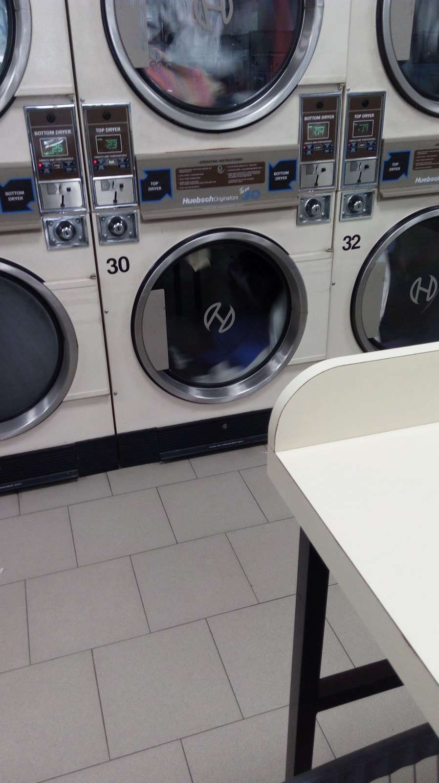 Clear Laundromat | 215-11 39th Ave, Bayside, NY 11361, USA | Phone: (718) 281-2214