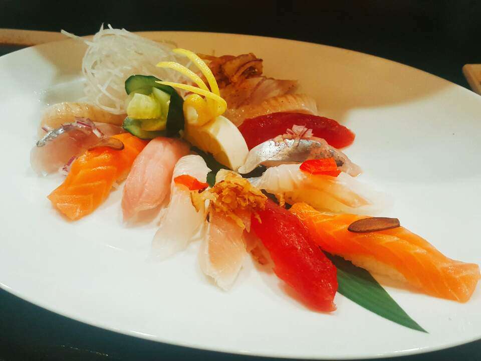 LemonFish Sushi Restaurant | 6095 Sunset Blvd, Los Angeles, CA 90028, USA | Phone: (323) 460-4118