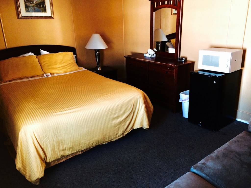 Moulton Hotel | 245 Ocean Blvd, Hampton, NH 03842, USA | Phone: (603) 926-2951