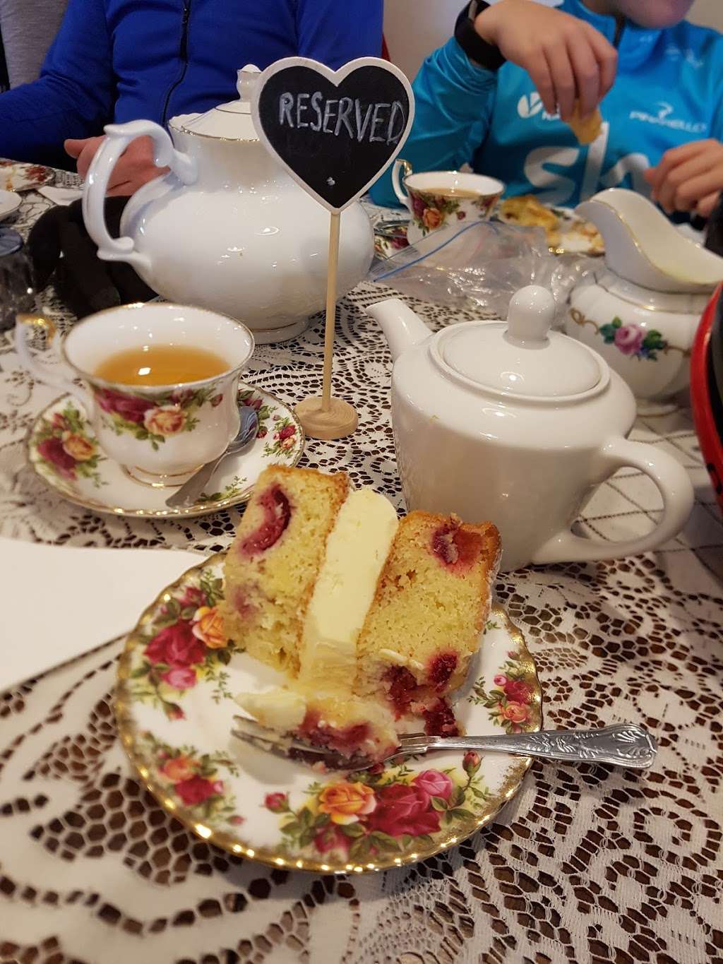 We R Cakes Vintage Tearoom | Unit 1, Mardleybury farm, Mardleybury Rd, Datchworth, Woolmer Green, Knebworth SG3 6SG, UK | Phone: 07790 041104