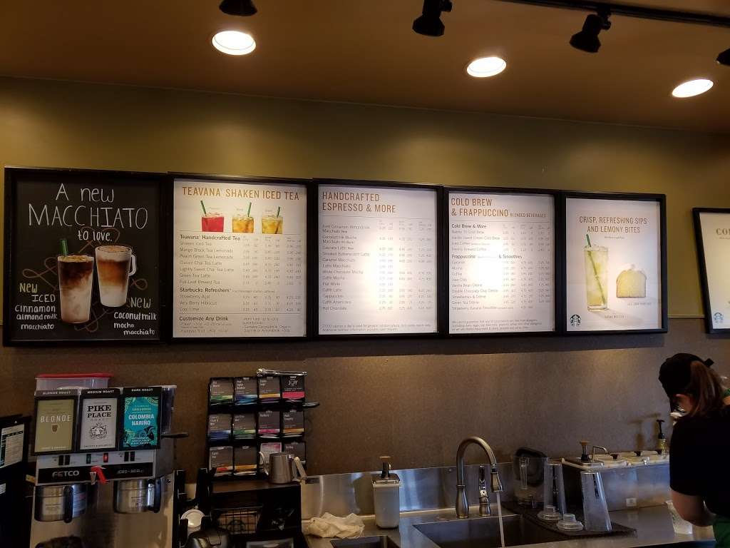 Starbucks | 1652 Beecher Rd, Yorkville, IL 60560, USA | Phone: (630) 385-3200