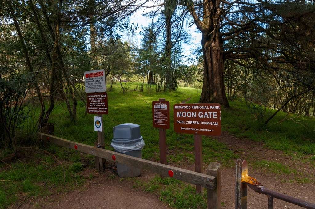 Moon Gate | Connector Trail, Oakland, CA 94611