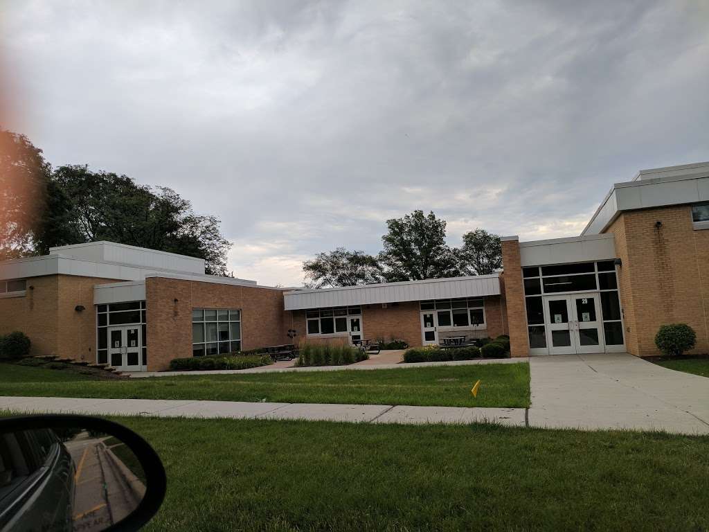 Abraham Lincoln Elementary School | 380 Greenfield Ave, Glen Ellyn, IL 60137, USA | Phone: (630) 790-6475