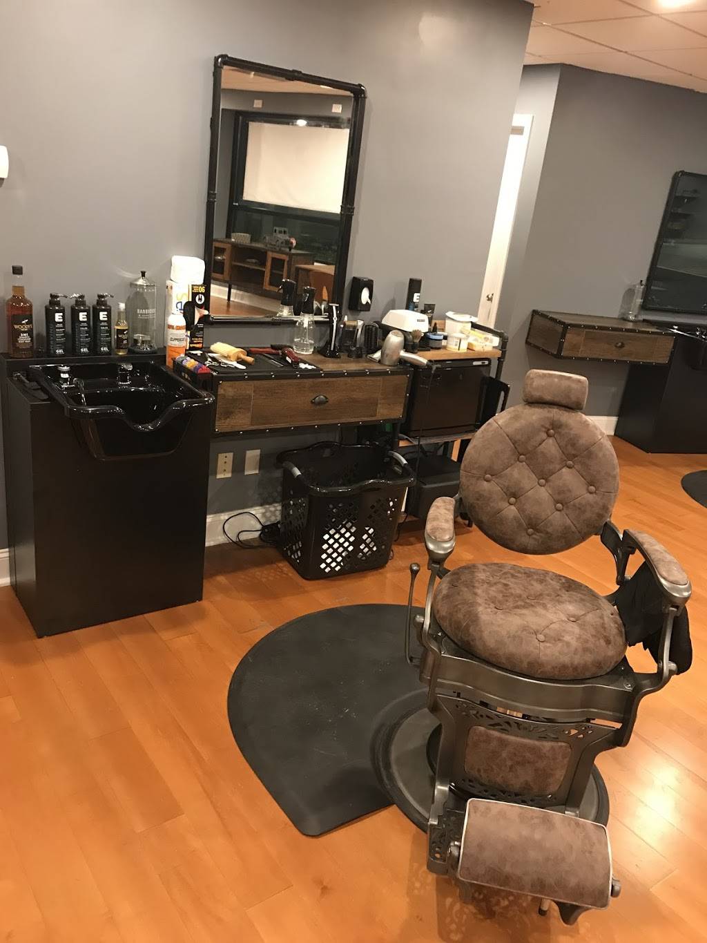 Wood and Steel Mens Grooming Lounge | 4434 N Center St, Hickory, NC 28601, USA | Phone: (828) 855-0475