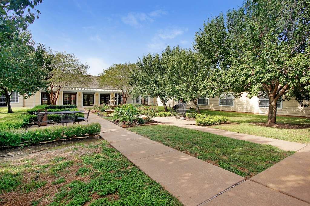 Elmcroft of Wharton | 1930 Briar Ln, Wharton, TX 77488, USA | Phone: (979) 532-5800