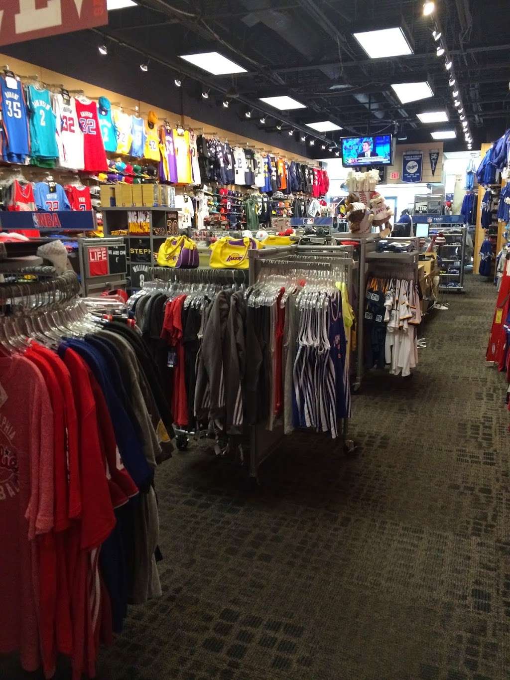 Fanzz Sports Apparel - Montebello | 1836 Montebello Town Center, Montebello, CA 90640, USA | Phone: (323) 724-3530