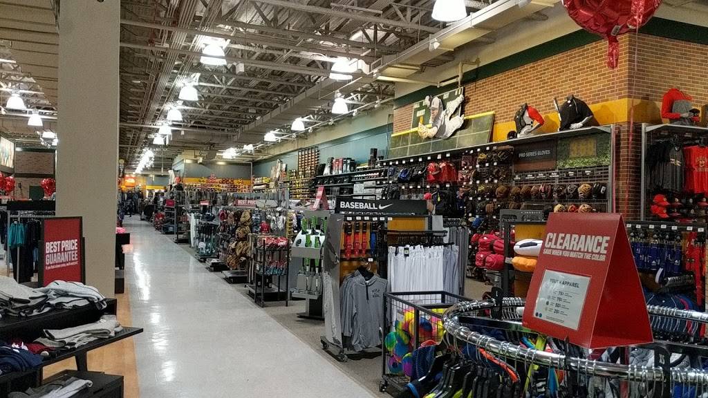 DICKS Sporting Goods | 1100 S Canal St, Chicago, IL 60607, USA | Phone: (312) 448-2184