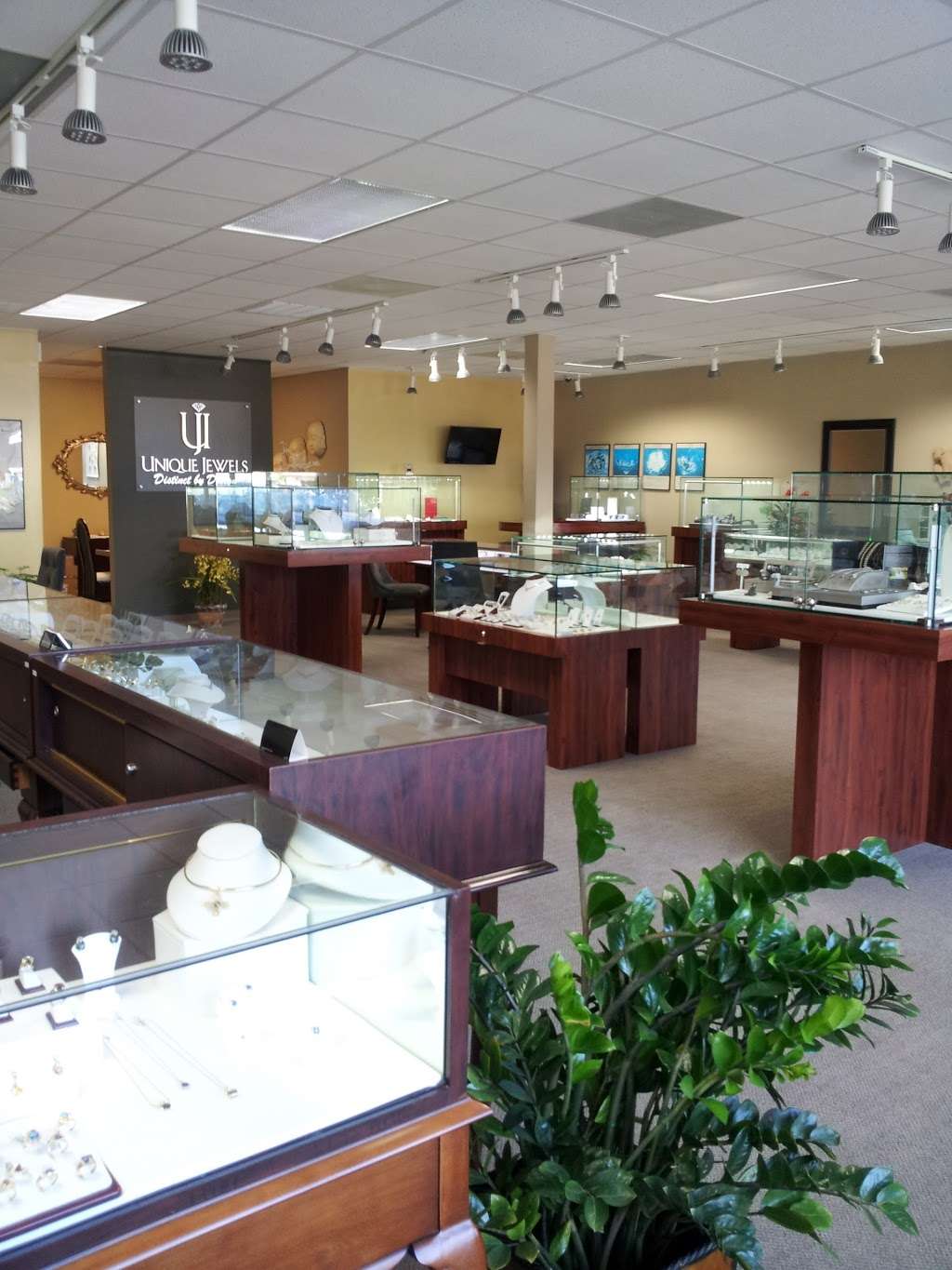 Unique Jewels | 400 Bay Area Blvd #C, Webster, TX 77598, USA | Phone: (281) 332-6552