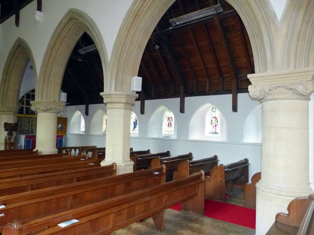 Saint Pauls Church of England (Bentley Common) | 28 Mores Ln, Brentwood CM14 5RZ, UK