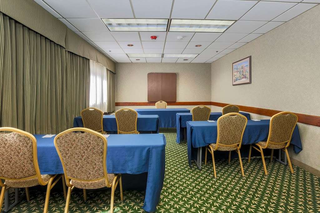 Hotel Lakewood | 3605 S Wadsworth Blvd, Lakewood, CO 80235, USA | Phone: (303) 989-6900