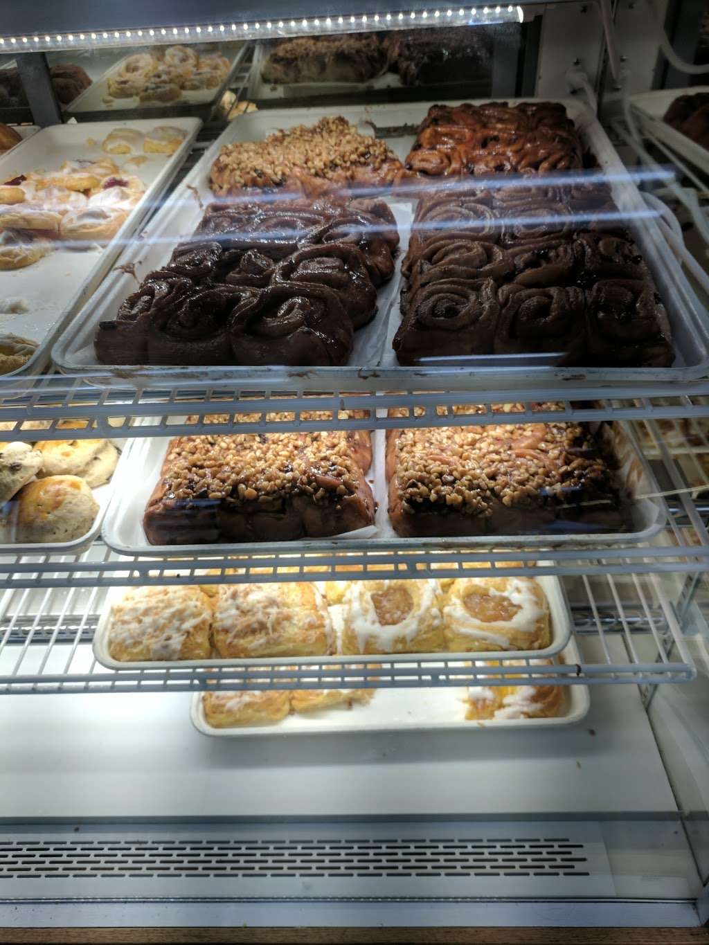 L & M Bakery | 11 St Mihiel Dr, Delran, NJ 08075, USA | Phone: (888) 887-1335