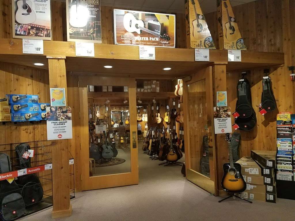 Guitar Center | 143 Skokie Valley Rd, Highland Park, IL 60035, USA | Phone: (847) 579-1830