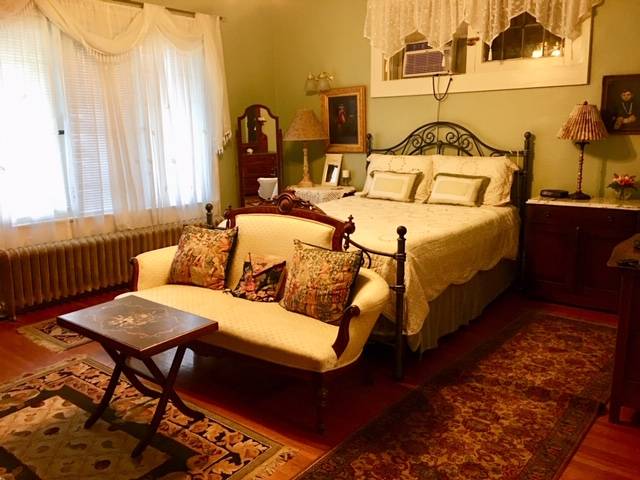 Hanover House Bed & Breakfast | 610 Buffalo Ave, Niagara Falls, NY 14303 | Phone: (716) 278-1170